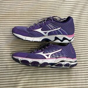 Mizuno Wave Inspire 11 Women’s size 9.5 - gently worn